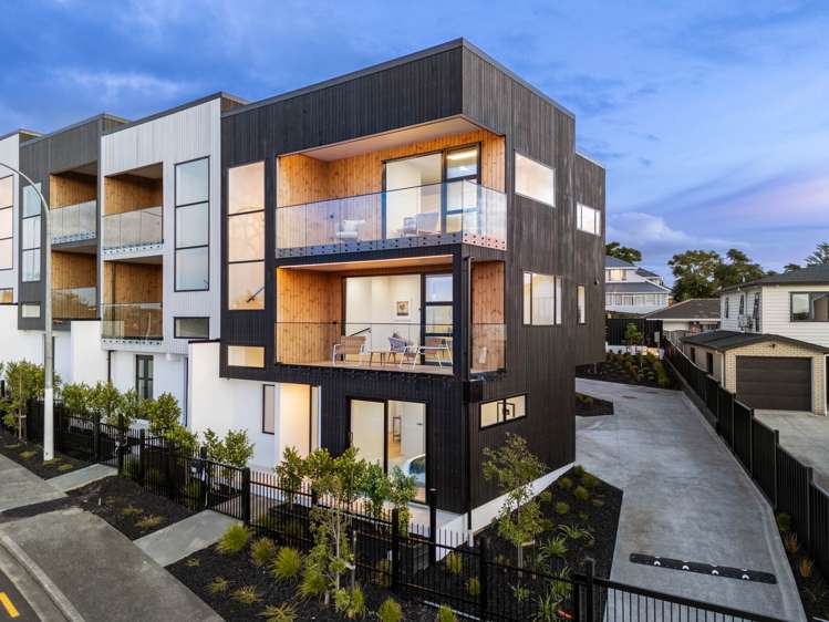 3/2 Valonia Street Mt Roskill_1