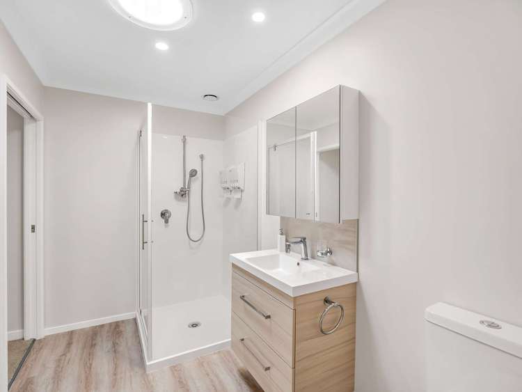 214/30 Bob Robertson Drive Woodend_17