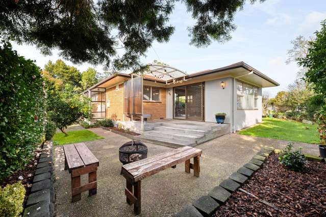 Move-In Ready - HBHS School Zone, Owner Says Sell!