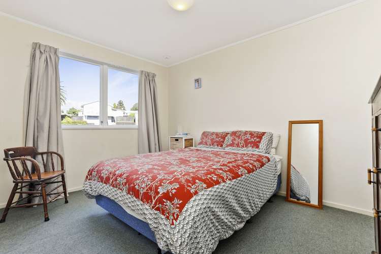 49 Bodi Place Te Atatu South_8