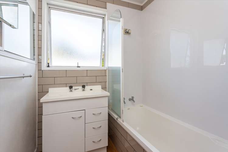 13 Bellringer Road Massey_17