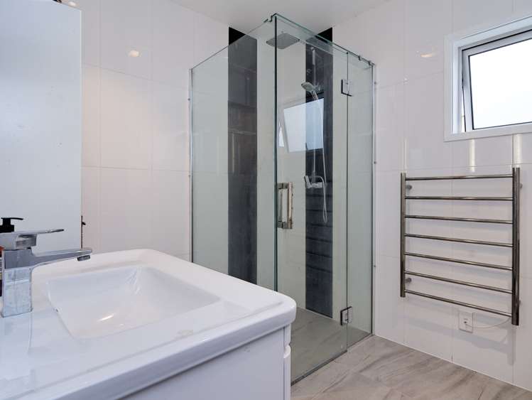 81 Tirimoana Road Te Atatu South_6