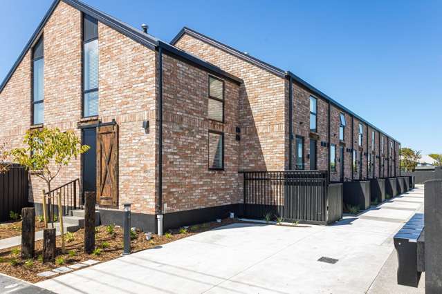 Modern 2-Bedroom Home with Character & Convenience in Edgeware