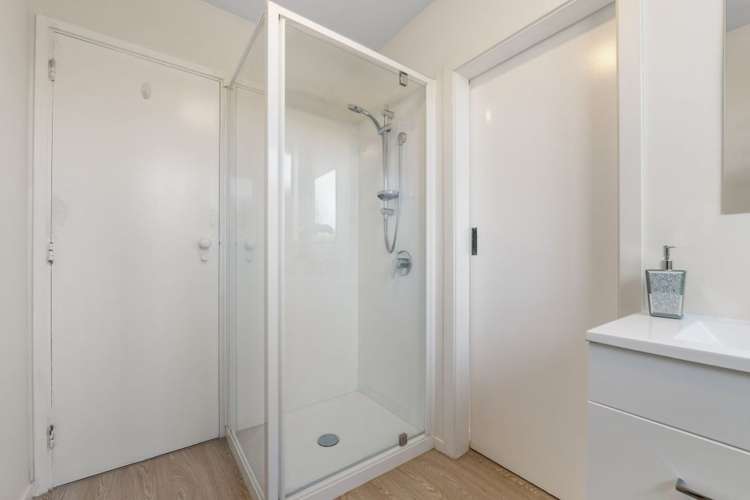 1/6 Randolph Street Woolston_18