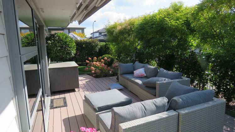 23 Chateau Crescent Rangatira Park_16