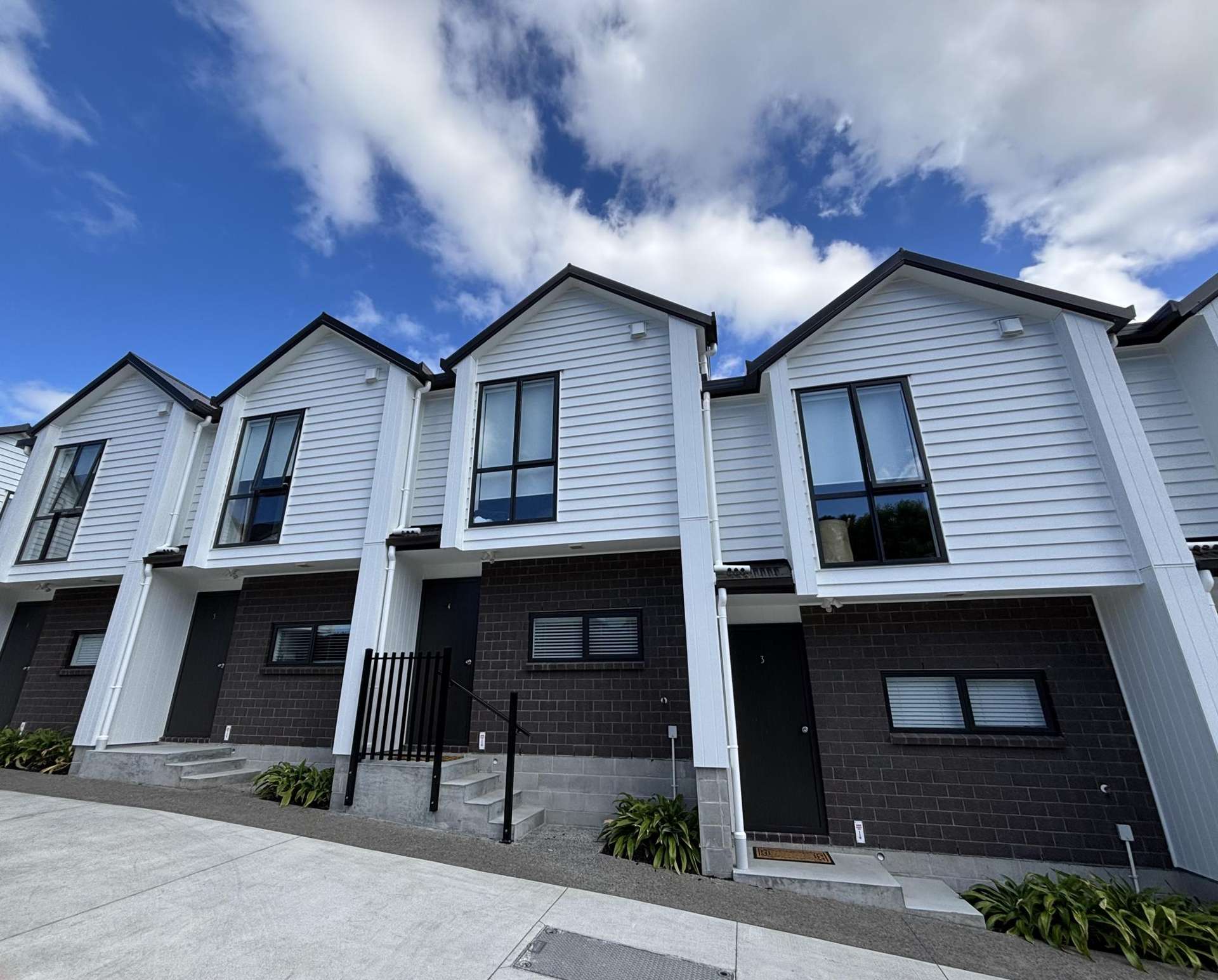 4/3 Fairdale Place Birkdale_0