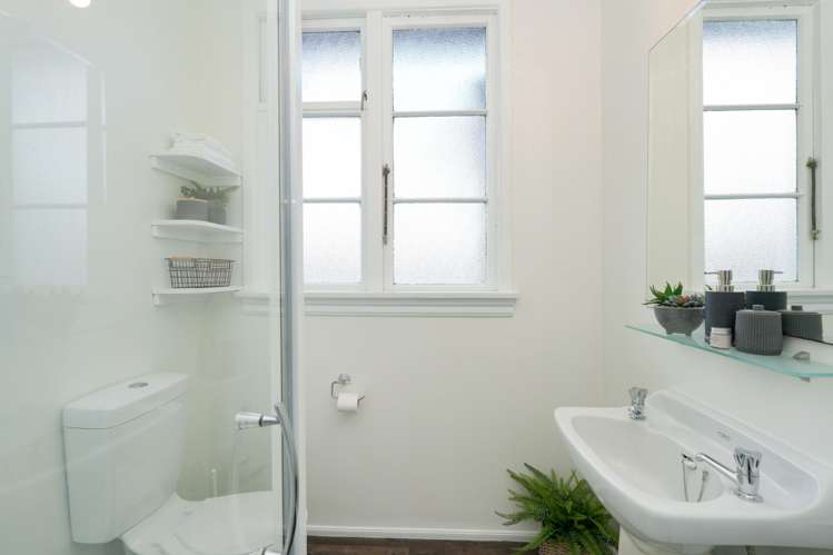 327 North Road Waikiwi_11