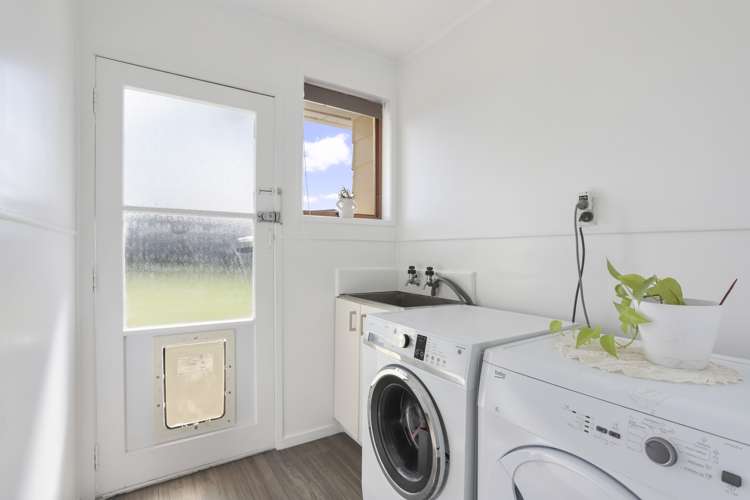 79 Solar Road Glen Eden_11