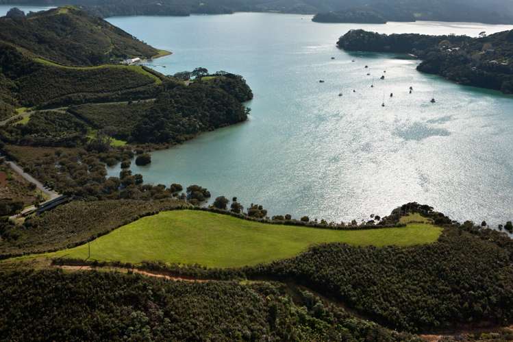 Manawaora Road Russell Surrounds_12