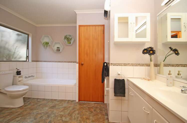 2 Thornlea Drive Welcome Bay_17