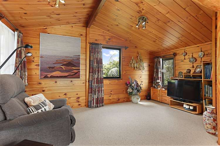 108 Roberts Road Te Atatu South_8