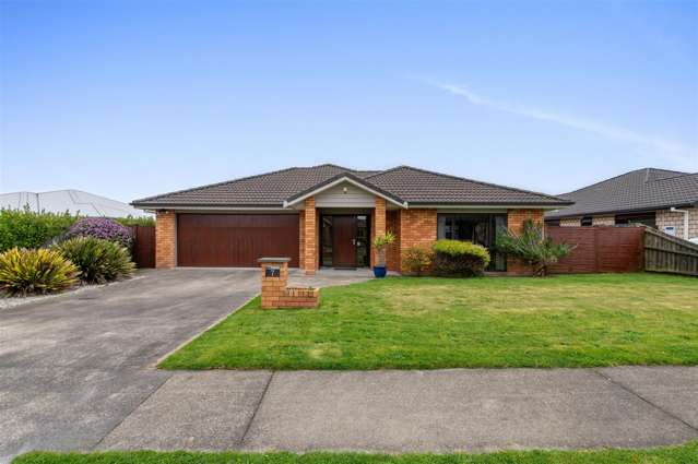 Spacious Family Home in Lynmore School Zone