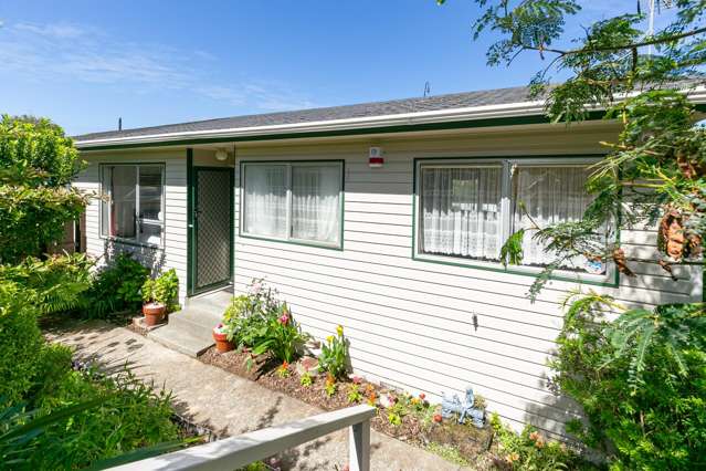 1970s CHARMER WITH VALLEY VIEWS