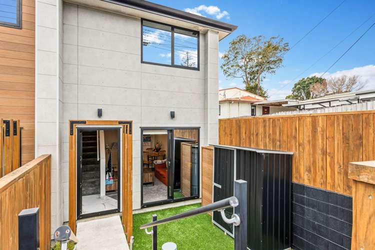 2/80 Awaroa Road Sunnyvale_1