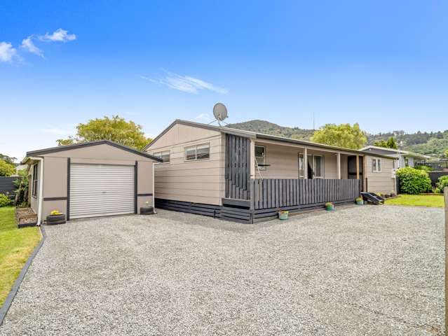 Four Bed & Freehold on Lisa Cres!