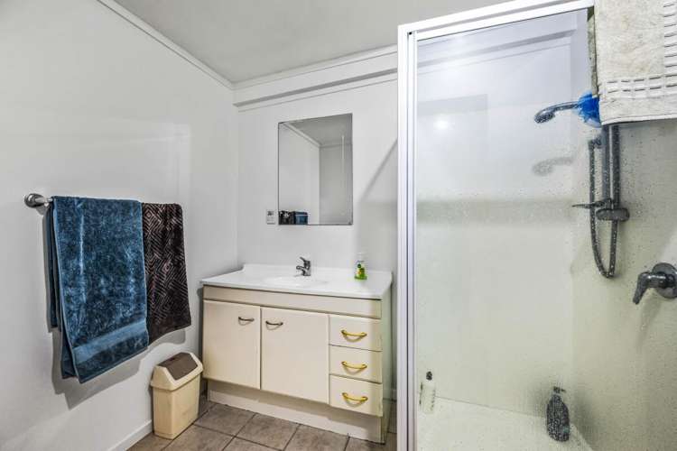 1/2 Westech Place Kelston_12