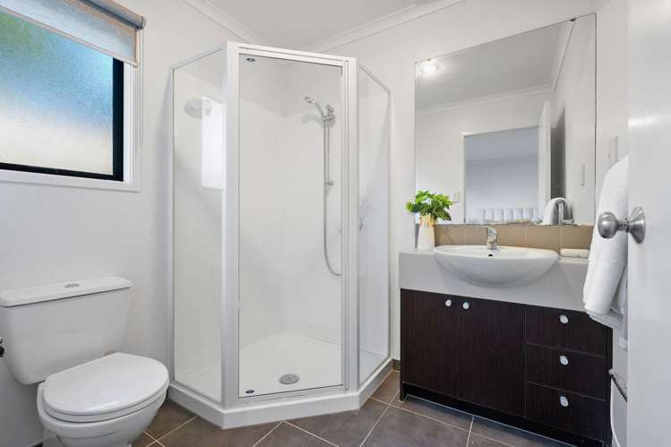 86 Fields Parade Oteha_19