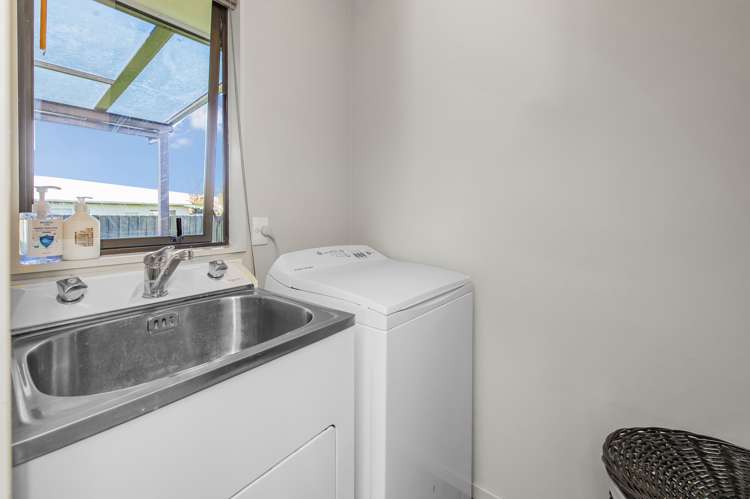 4 School Lane Kirwee_14