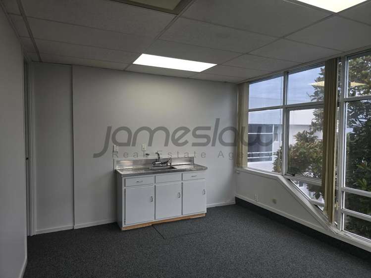 1A/129 Onewa Road Northcote_4