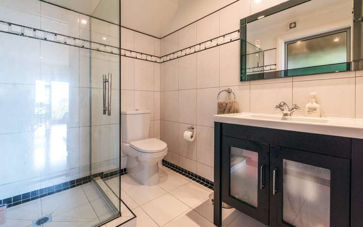 1/304b Sea View Road Ostend_21