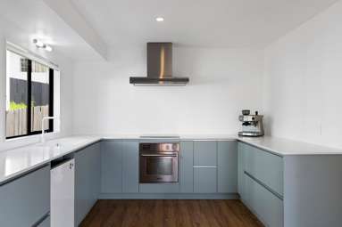 2/75 Langana Avenue_1