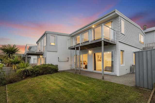 EASY, MODERN LIVING WITH STUNNING HARBOUR VIEWS