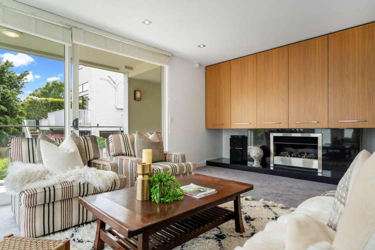 2/21 Birdwood Crescent_2