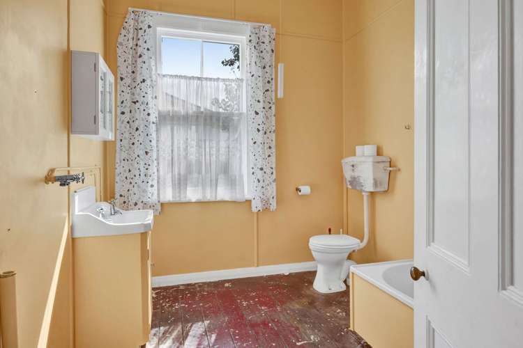 202 Egmont Street Patea_10