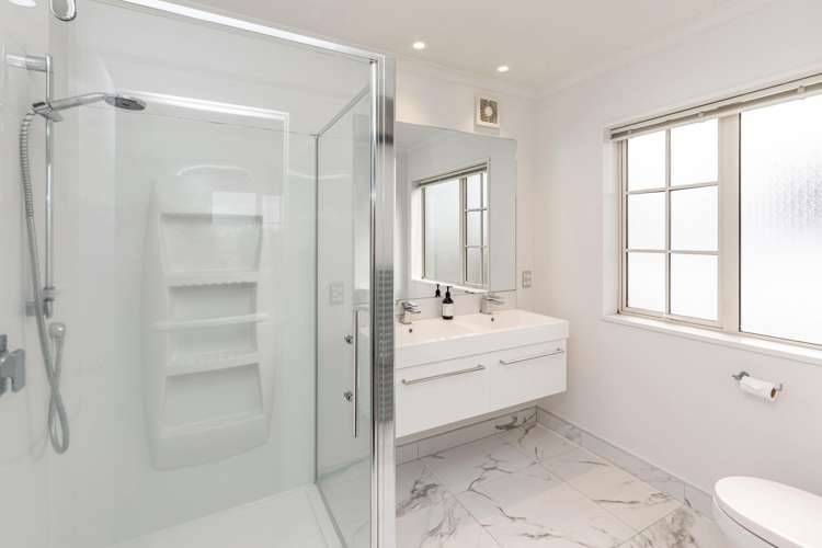 9 Strathmore Gardens Burwood_20