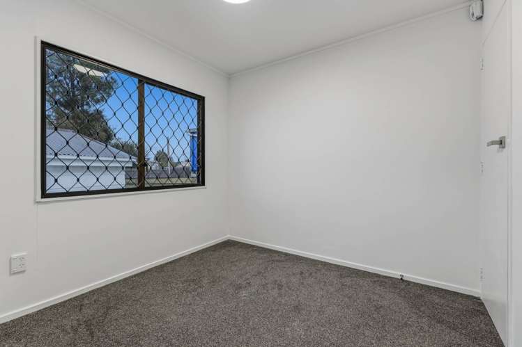 2/9 Maplesden Drive Clendon Park_9