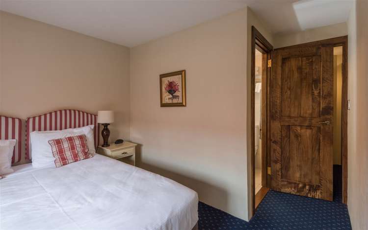 3/7 Quiet Woman Way Monaco_13