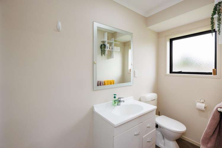 15 Chestnut Close Kelvin Grove_13