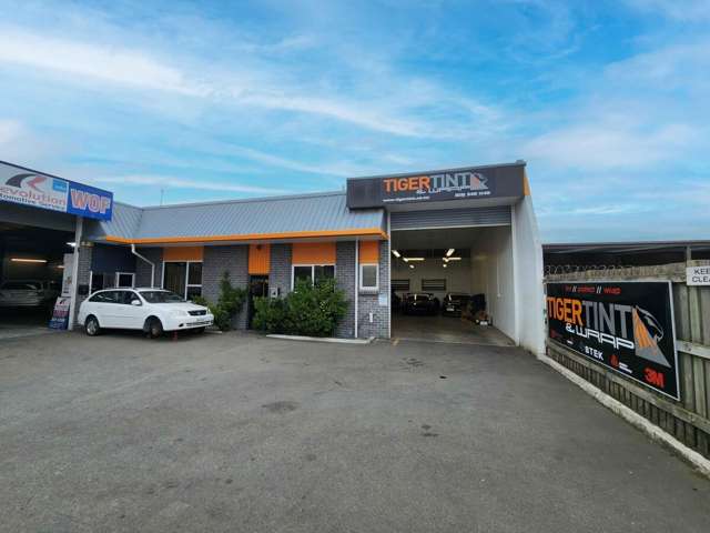 Vacant 170sq m Riccarton Industrial