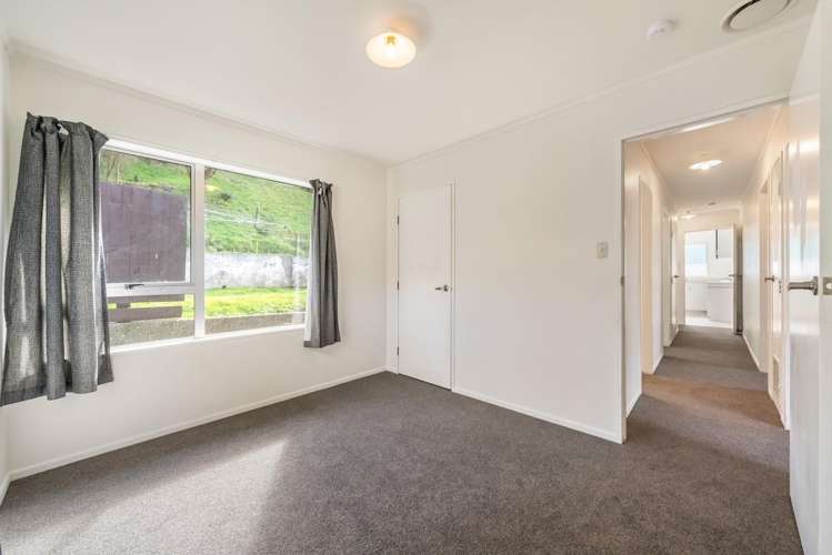  38 Enfield Street Wainuiomata_11