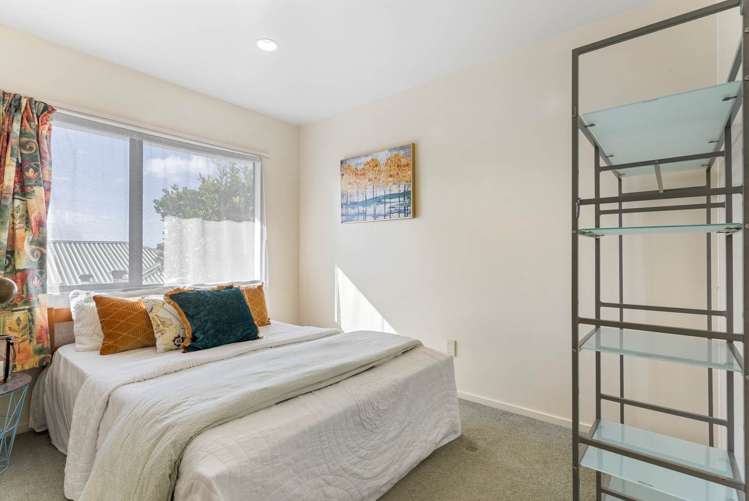 1/14 Greenridge Court Glenfield_18