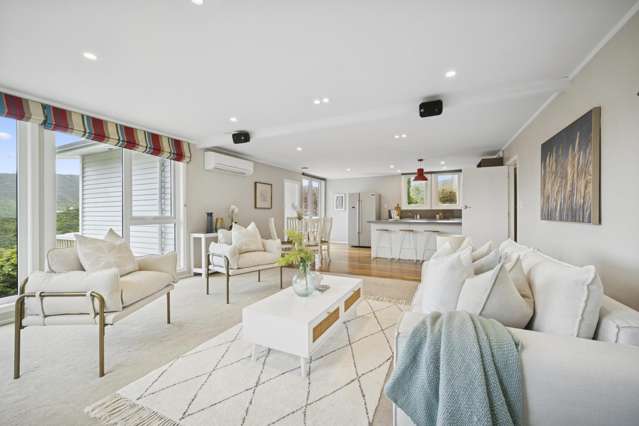 SUNNY NGAIO GEM WITH LOVELY VIEWS