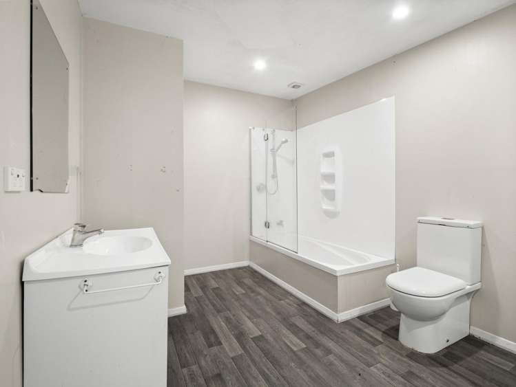 76 South Road The Glen_15