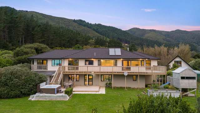1276 Coast Road Wainuiomata_2