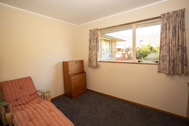 98 Pages Road Allenton_16