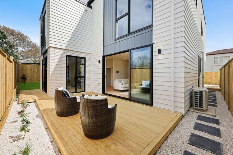 12B Butley Drive Farm Cove_39