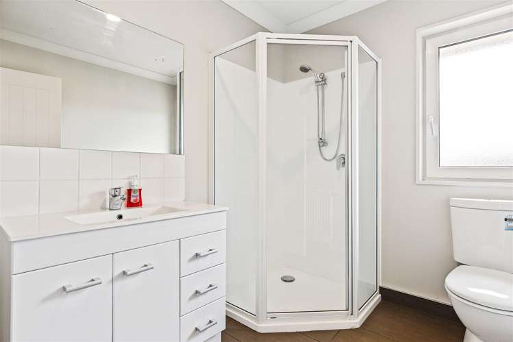 646 Grange Road Burnham_23