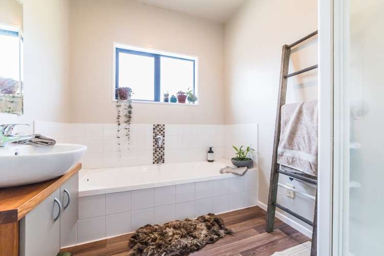 5693 West Coast Road Springfield_21