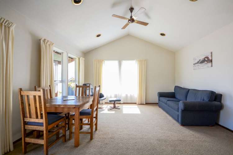 17 Settlers Hill Akaroa_19