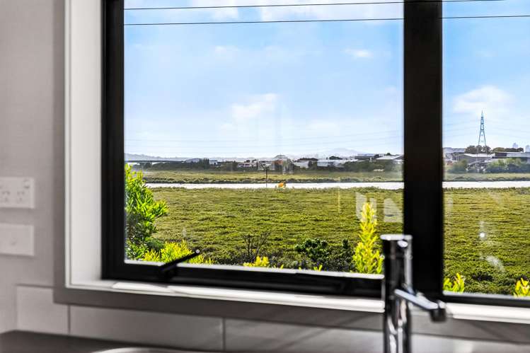 213/172 McLeod Road Te Atatu South_3