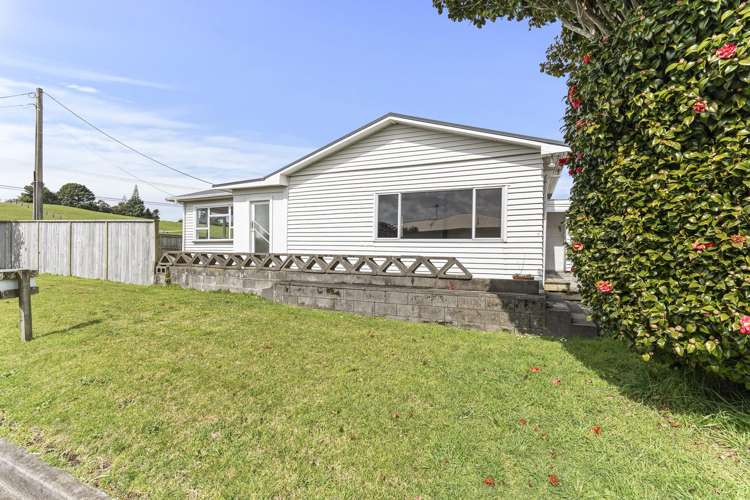 44 Egmont Road Waiwhakaiho_15
