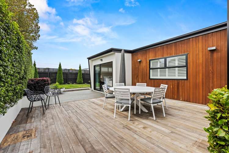 15 St Andrews Square Strowan_7