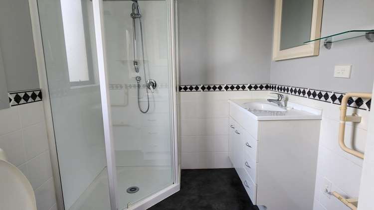 1203A Upland Road Inglewood_15