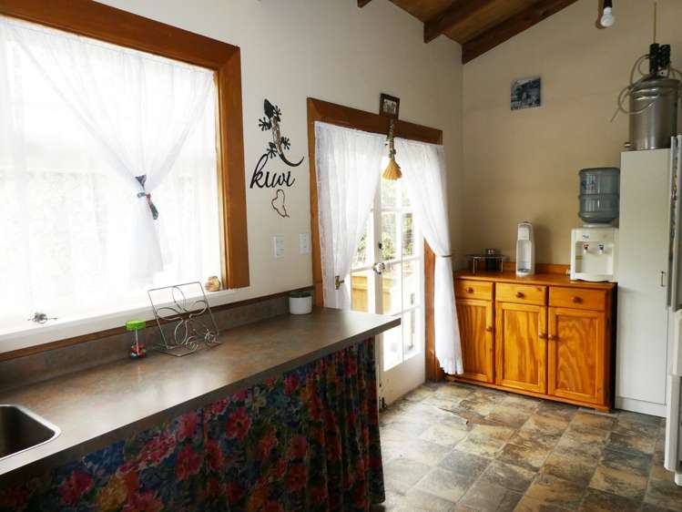 5 Chamberlain Street Waimangaroa_21