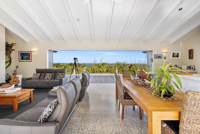 Executive Home - Commanding coastal position