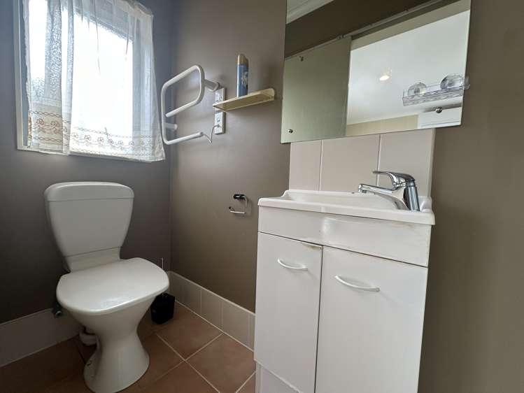 13 Brunswick Rise Mangere_14